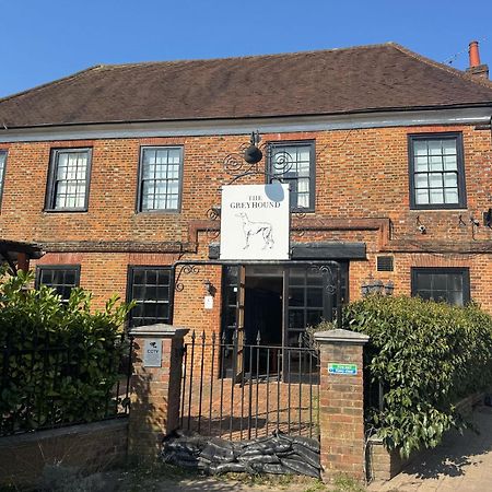 Oyo The Greyhound Inn Gerrards Cross Exterior photo